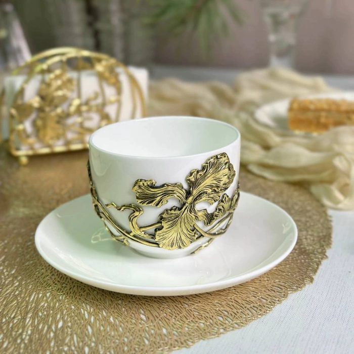 Tea steamer made of porcelain and brass "Iris"