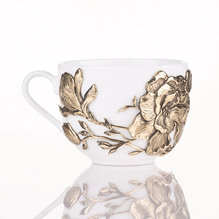 Tea steamer made of porcelain and brass "Magnolia"