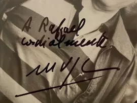 Фото с автографом Марио Варгас Льоса