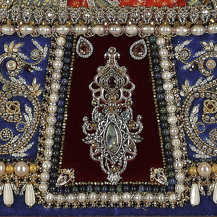 Вышитая икона "Богоматерь Ченстоховская" в раме