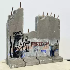 Арт-объект "Бэнкси"на подлинном элементе Израильско-Палестинской стены