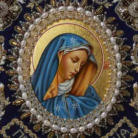 Вышитая икона "Богоматерь Всескорбящая" в раме и киоте