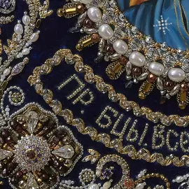 Вышитая икона "Богоматерь Всескорбящая" в раме и киоте