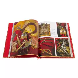 Gift set "Moscow" with a book and a painting "Kremlin" in a lacquered box, in Chinese