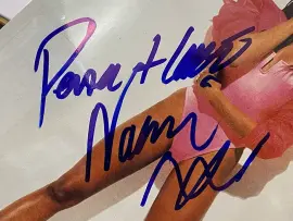 Фото с автографом супермодели и актрисы Наоми Кэмпбелл Фото с автографом супермодели и актрисы Наоми Кэмпбелл