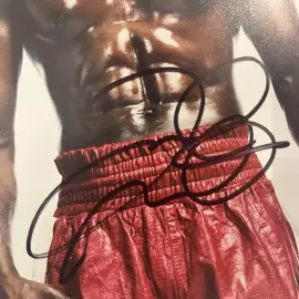 Фото с автографом боксера Флойда Мейвезера