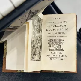 Книга «Федр, вольноотпущенник Августа, Эзоповы басни» Париж, Типография Кустелье, 1742 год