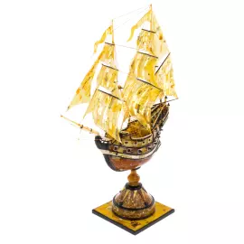 Souvenir of amber "Frigate Santa Maria"