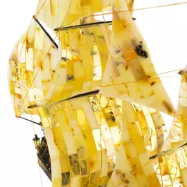 Souvenir of amber "Frigate Santa Maria"