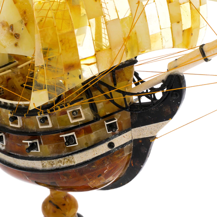 Souvenir of amber "Frigate Santa Maria"
