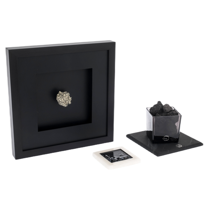 A "gift" set with a panel, a toy, a diffuser and a stand