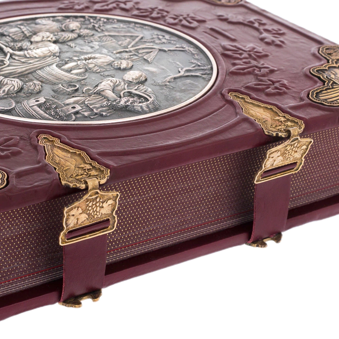 Leather-bound gift book "Wine" by A. Domine, in a box