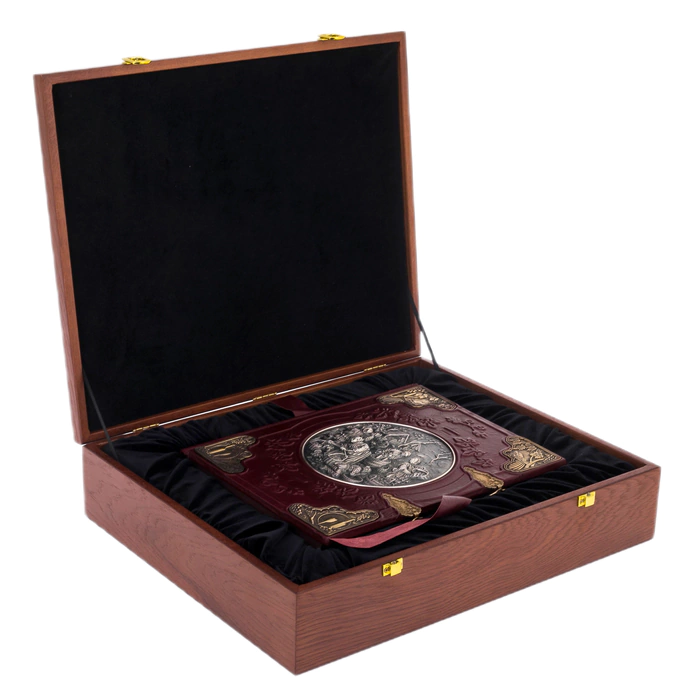 Leather-bound gift book "Wine" by A. Domine, in a box