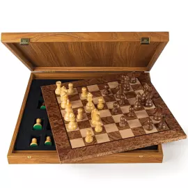 Chess made from the root of the Staunton nut