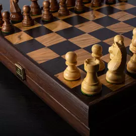 Staunton wenge and olive wood chess set