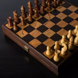 Staunton wenge and olive wood chess set