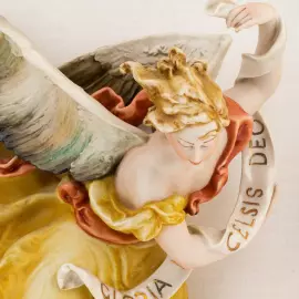 Барельеф из фарфора "Рождественский ангел"