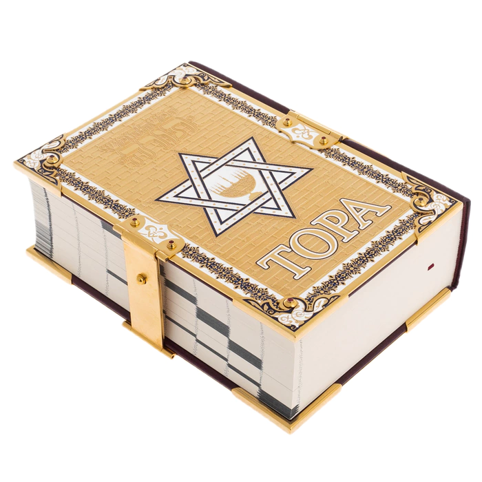 The book in the salary of "Torah from Haftarot" with translation, Zlatoust