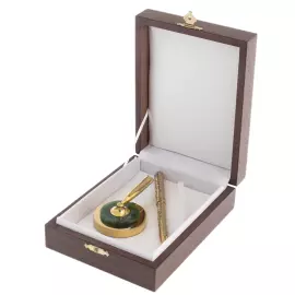 The "Pattern" pen on a jade stand, Zlatoust