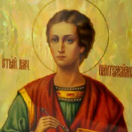 Икона на натуральном перламутре "Святой Пантелеймон" в киоте