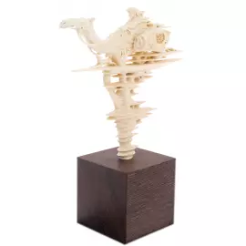 Высокохудожественная скульптура из бивня мамонта "Путник"