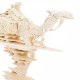 Высокохудожественная скульптура из бивня мамонта "Путник"