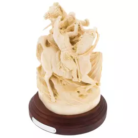 Скульптура из бивня мамонта "Пересвет с Челубеем"