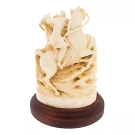 Скульптура из бивня мамонта "Пересвет с Челубеем"