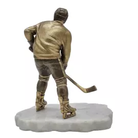 Статуэтка из бронзы и мрамора "Хоккеист без номера"