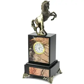 Каминные часы из яшмы "Римские. Конь с попоной"