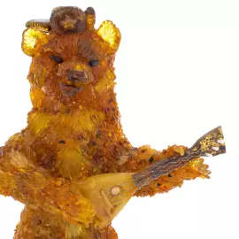 Статуэтка из янтаря "Медведь с балалайкой"