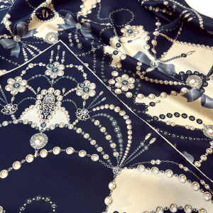 Silk handkerchief "Pearl is always right" ink