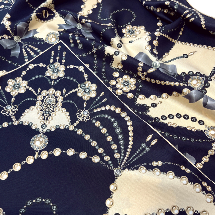 Silk handkerchief "Pearl is always right" ink