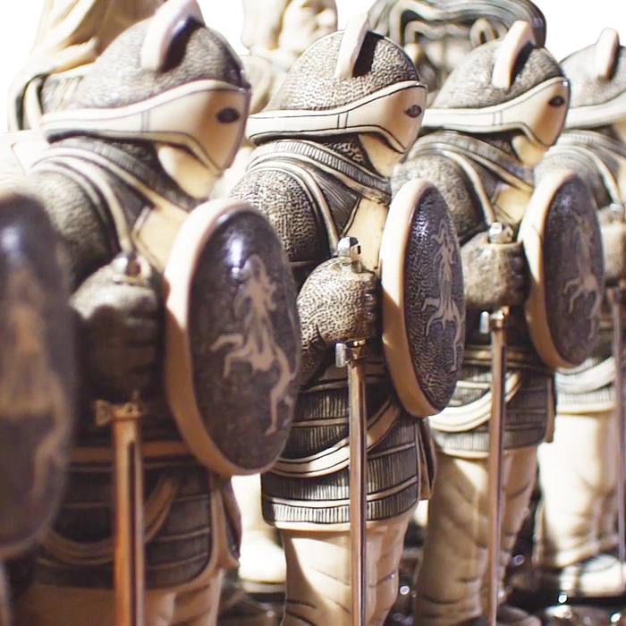 Walnut and mammoth tusk chess set "Game of Thrones/ Game of Thrones"