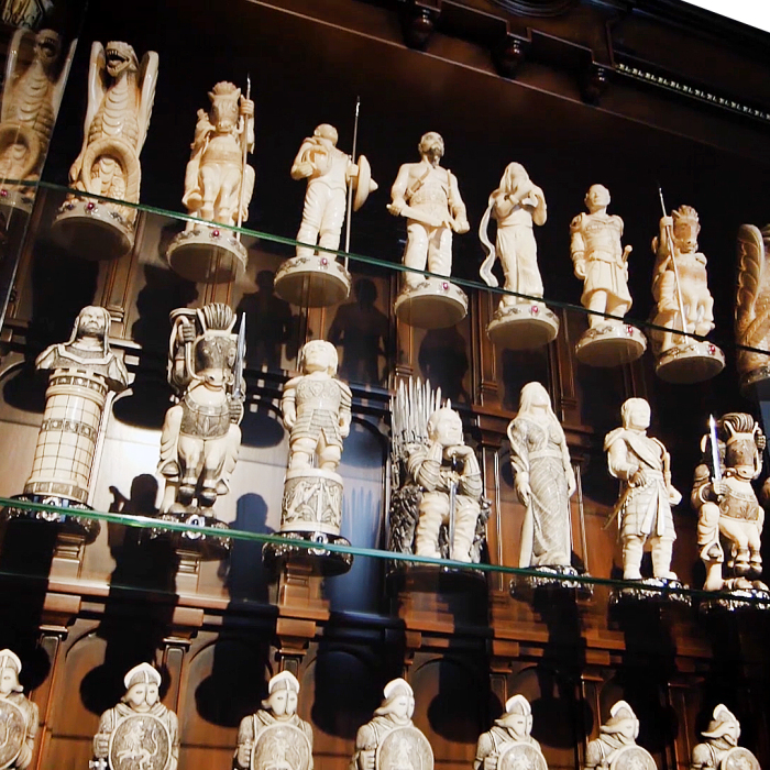 Walnut and mammoth tusk chess set "Game of Thrones/ Game of Thrones"