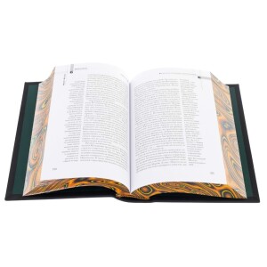 The leather-bound book "33 strategies of war. Robert Green."