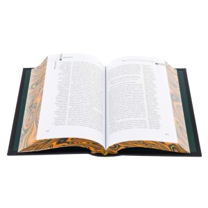 The leather-bound book "33 strategies of war. Robert Green."