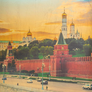 Картина на сусальном золоте "Кремлёвская набережная"