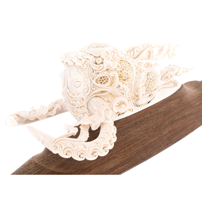 Highly artistic mammoth tusk sculpture "Mammoth"