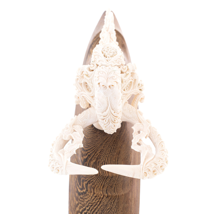 Highly artistic mammoth tusk sculpture "Mammoth"