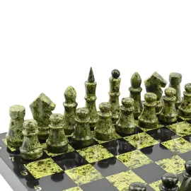 Шахматы из змеевика "Каменный век" малые Шахматы из змеевика "Каменный век" малые