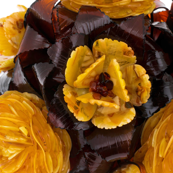 Ikebana made of amber "Moribana" in an onyx vase