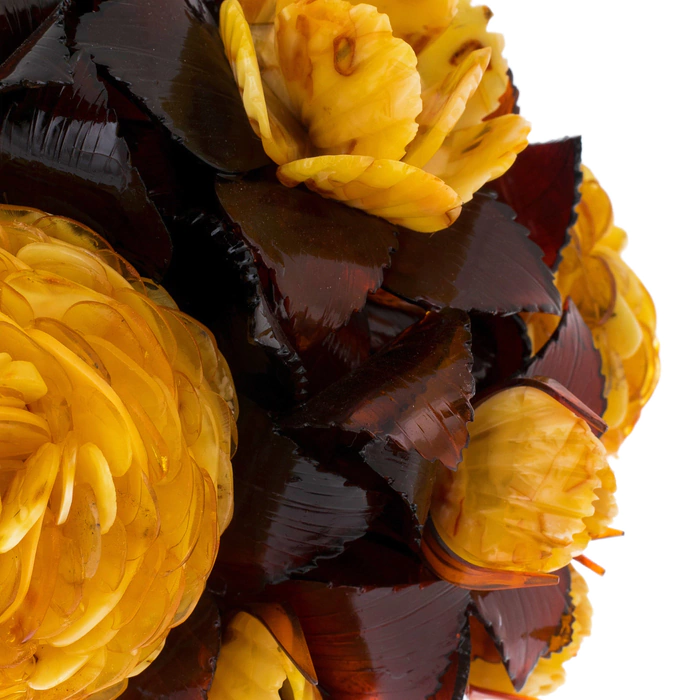 Ikebana made of amber "Moribana" in an onyx vase