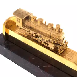 Сувенир "Паровоз" на надставке из яшмы, Златоуст