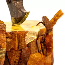 Часы настольные из янтаря "Дровосек"