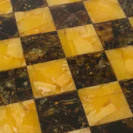 Шахматы из янтаря "Инстербург"