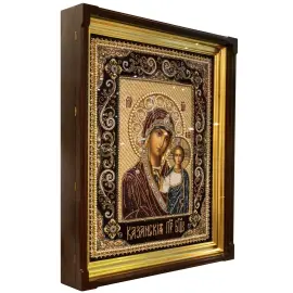 Вышитая икона "Пресвятая Богородица Казанская" в киоте Вышитая икона "Пресвятая Богородица Казанская" в киоте