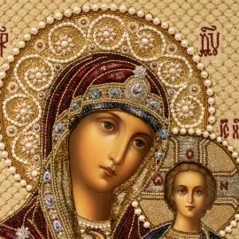 Вышитая икона "Пресвятая Богородица Казанская" в киоте Вышитая икона "Пресвятая Богородица Казанская" в киоте