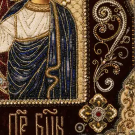 Вышитая икона "Пресвятая Богородица Казанская" в киоте Вышитая икона "Пресвятая Богородица Казанская" в киоте