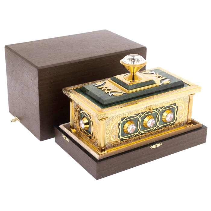 Jade casket with rock crystal